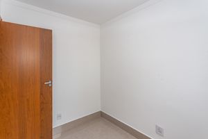 Image 11 - 898336