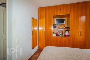 Image 10 - 898345