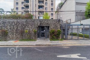 Image 42 - 898345