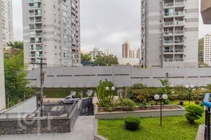 Image 27 - 898345