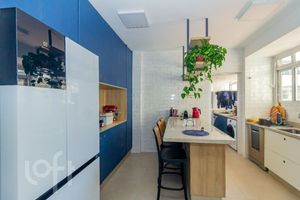 Image 22 - 898348