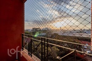Image 8 - 898353