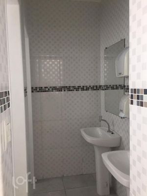 Image 18 - 898358