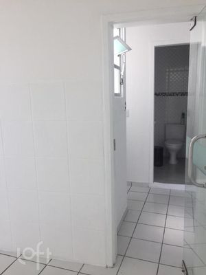 Image 8 - 898358