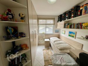 Image 10 - 898375