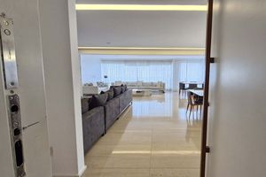 Image 31 - 898377
