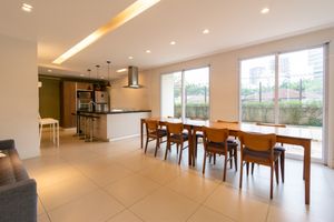 Image 19 - 898381