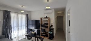 Image 6 - 898404