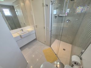 Image 18 - 898408