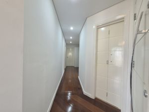 Image 13 - 898408