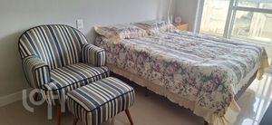 Image 19 - 898410