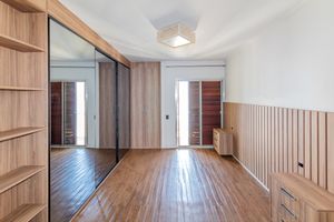 Image 18 - 898411