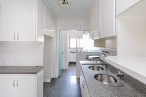 Image 34 - 898411