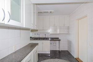 Image 36 - 898411