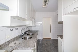 Image 37 - 898411