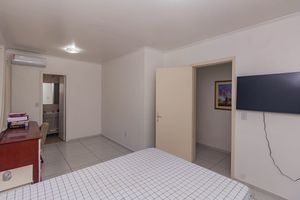 Image 13 - 898417