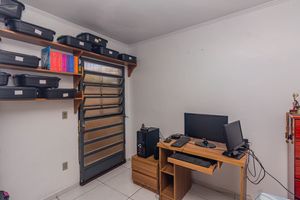 Image 31 - 898417
