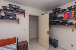 Image 32 - 898417