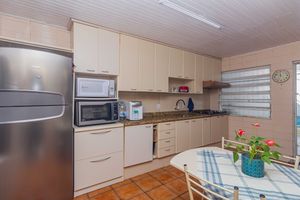 Image 33 - 898417