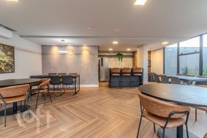 Image 21 - 898418
