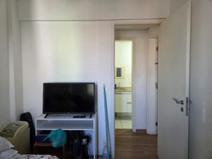 Image 10 - 898423