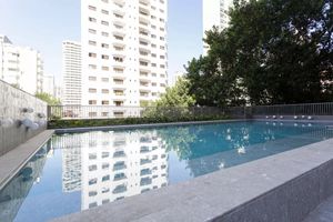 Image 18 - 898424