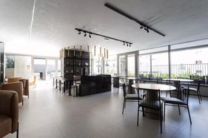 Image 17 - 898424