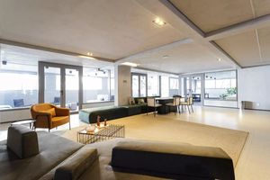 Image 10 - 898424
