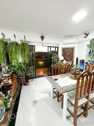 Image 4 - 898430