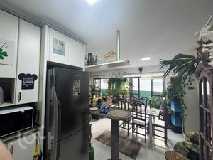 Image 8 - 898430