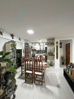 Image 15 - 898430