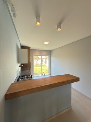 Image 11 - 898435