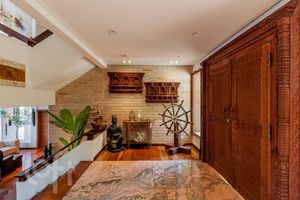 Image 11 - 898437