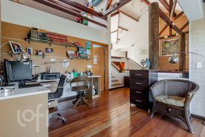 Image 35 - 898437