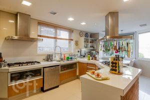 Image 85 - 898437