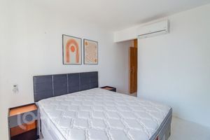 Image 9 - 898438
