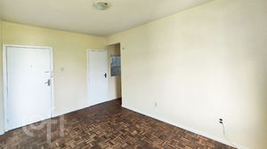 Image 4 - 898441