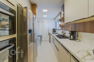 Image 18 - 898445