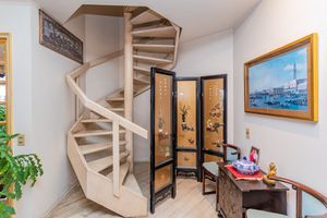 Image 8 - 898448