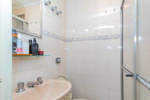 Image 8 - 898455