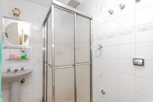 Image 9 - 898455