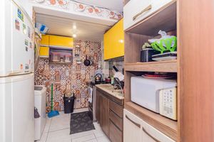 Image 5 - 898460
