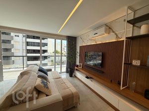 Image 4 - 898494