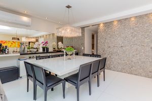 Image 18 - 898496