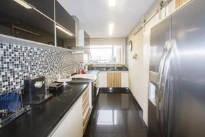Image 4 - 898496