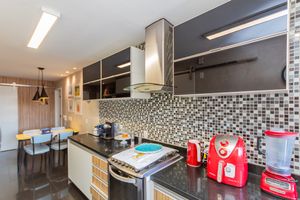 Image 31 - 898496