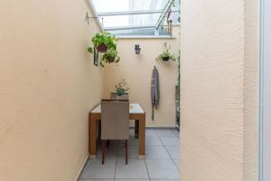 Image 8 - 898497