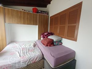 Image 8 - 898501