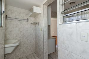 Image 9 - 898502