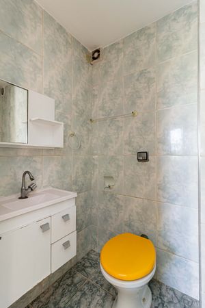 Image 19 - 898502